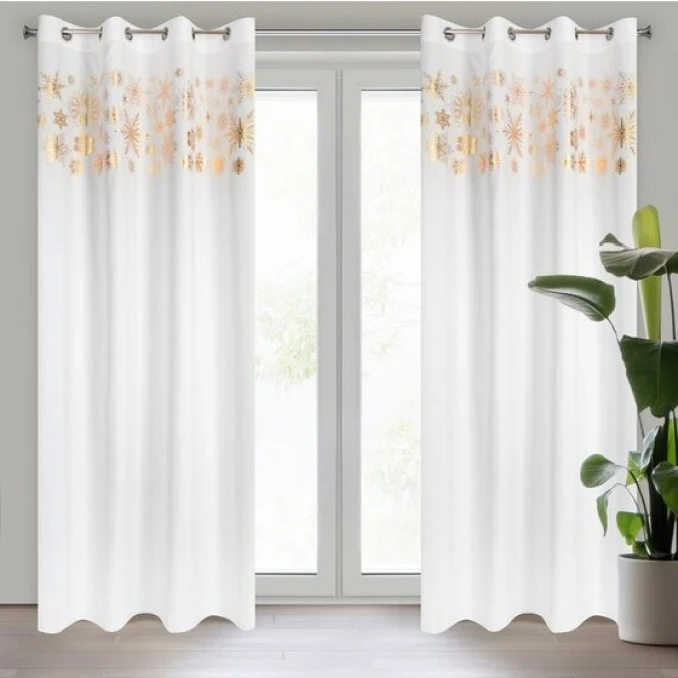 Weihnachtliche Vorhänge mit Ösen